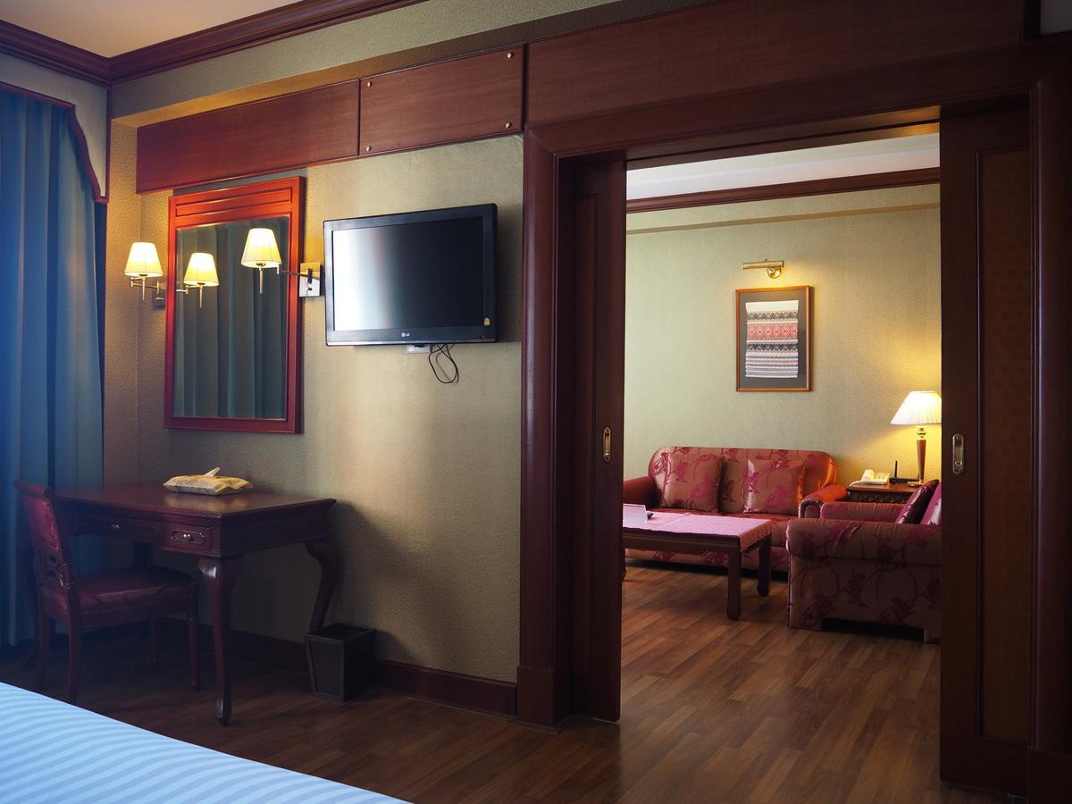 Charoen Thani Hotel, Khon Kaen Buitenkant foto
