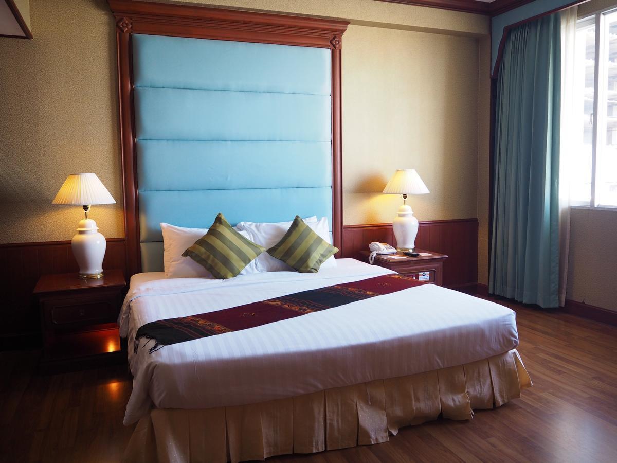 Charoen Thani Hotel, Khon Kaen Buitenkant foto