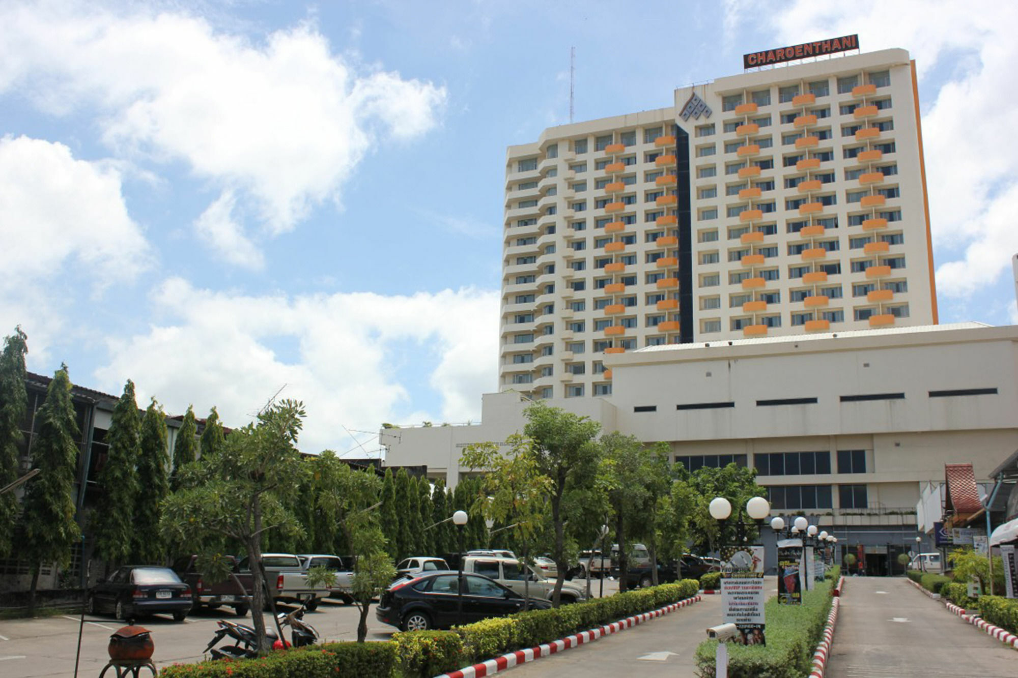 Charoen Thani Hotel, Khon Kaen Buitenkant foto